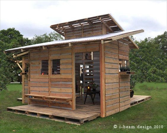 Cabin Made Completely from Pallets!